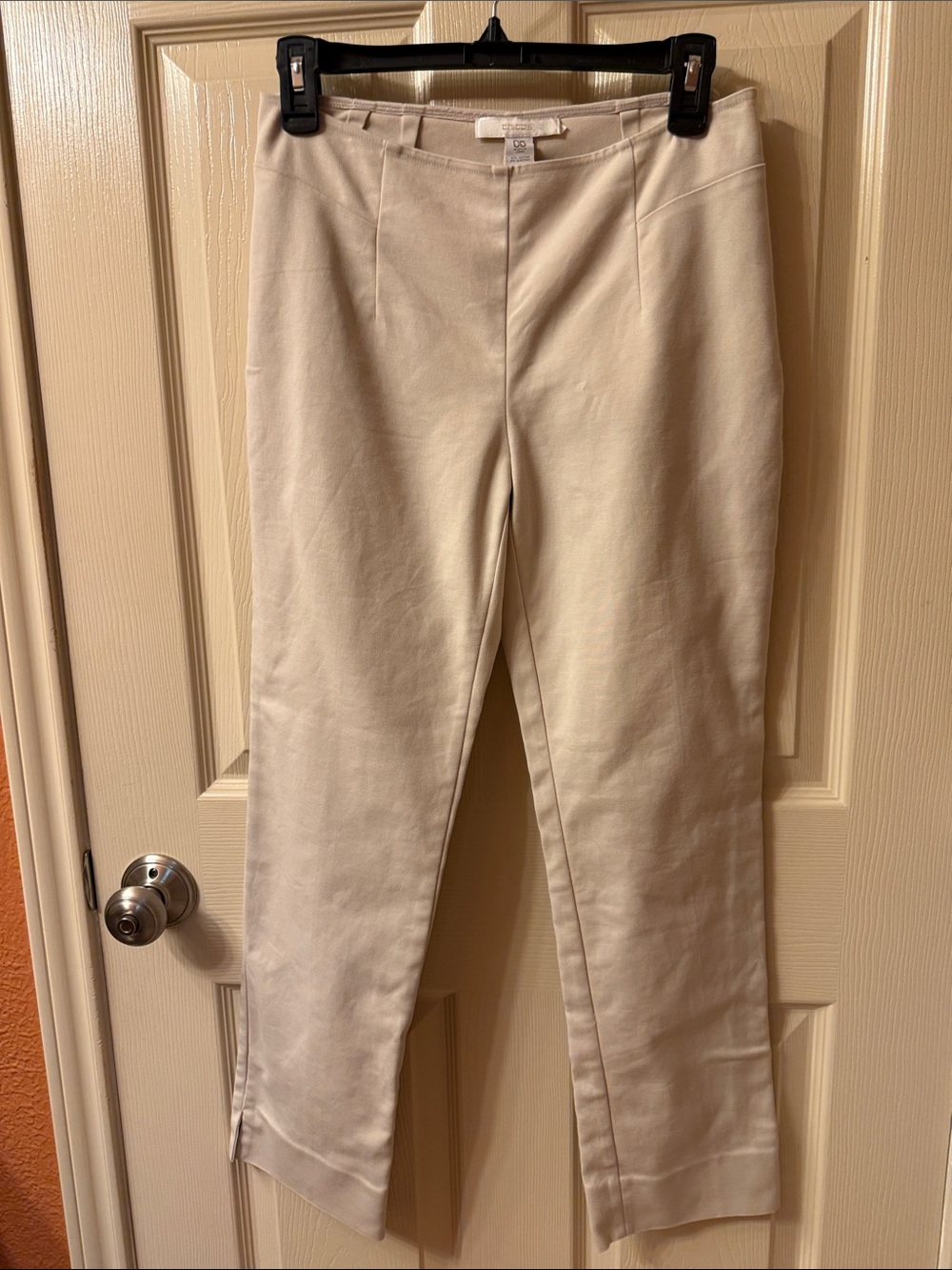 Chico’s Classic Cream Side Zip Ankle Pants